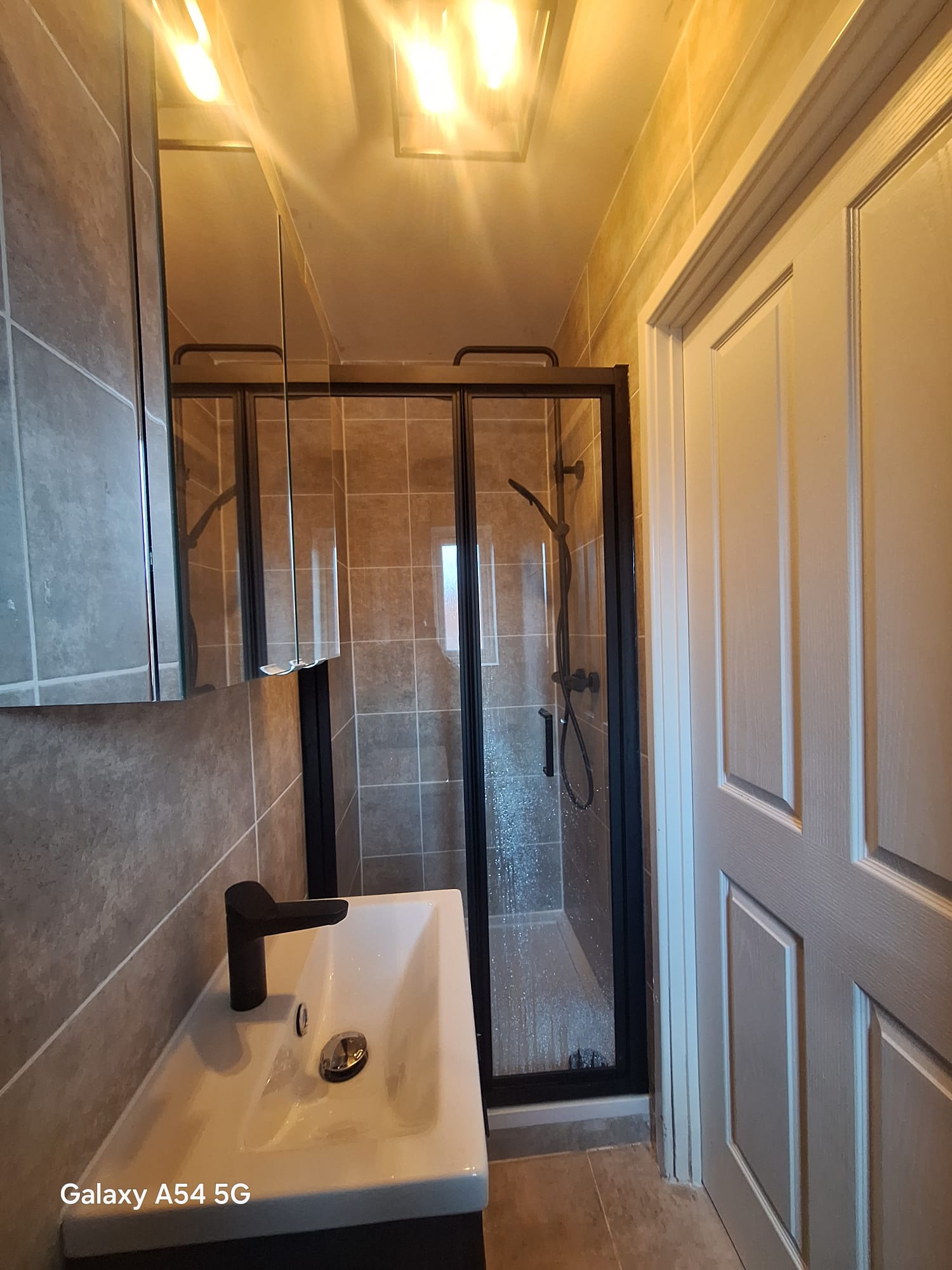 compact ensuite bathroom renovation (2)